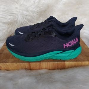 women's Hoka Clifton 8 size 8.5B